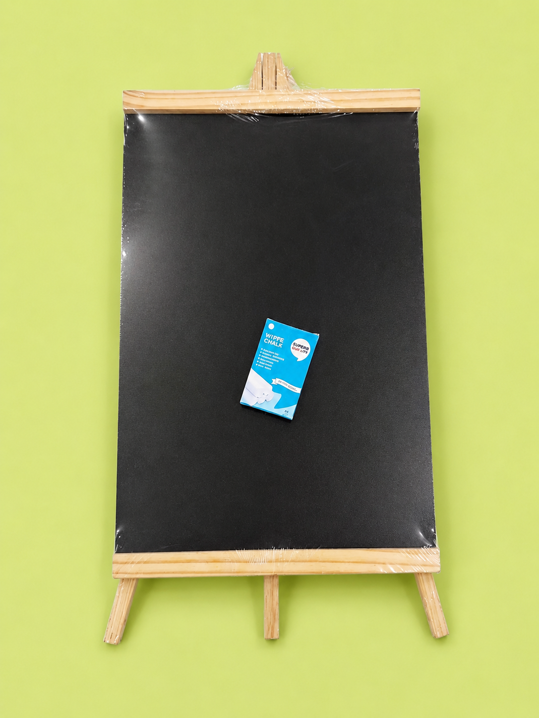 Ardoise a craie + craies / Chalkboard with chalk